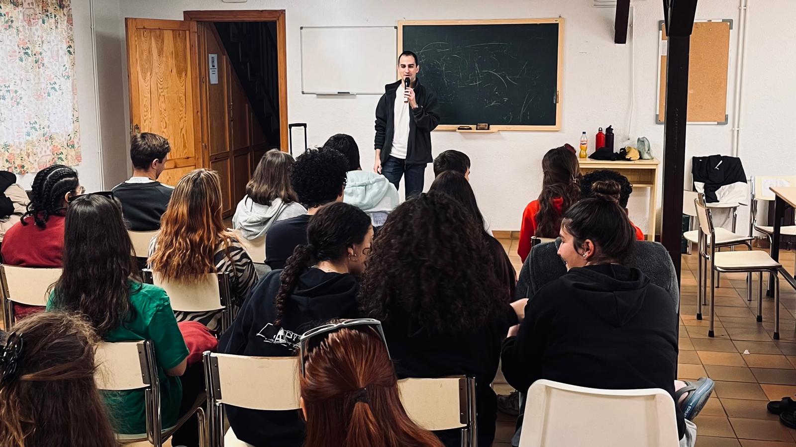 charla